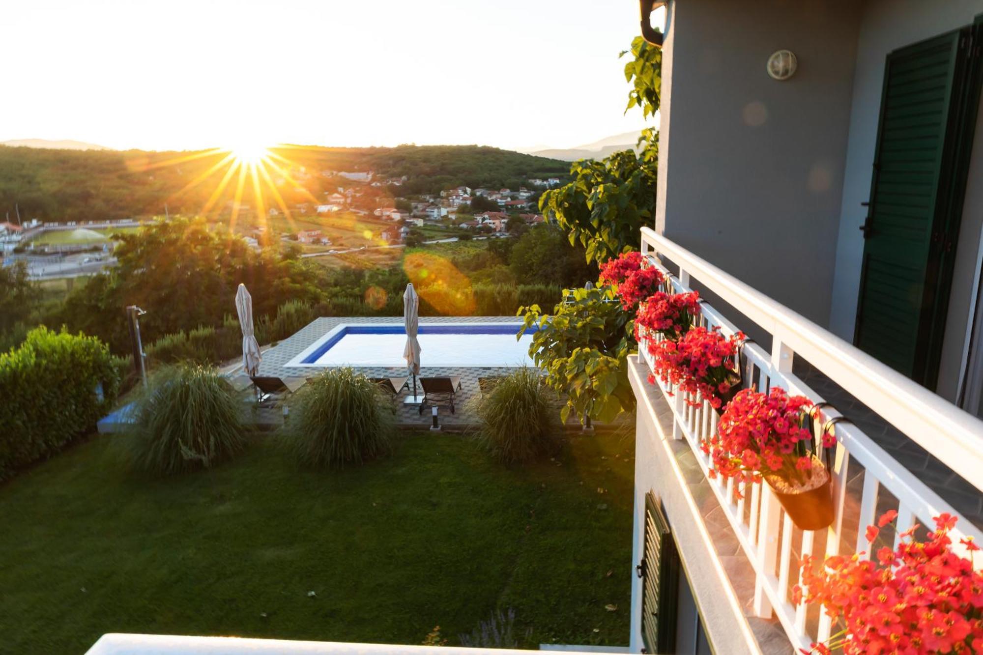 Villa Matko - Family Destination Zmijavci Экстерьер фото